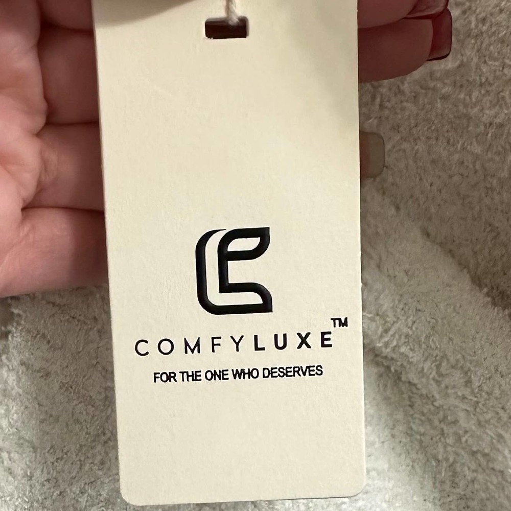 ComfyLuxe Women’s or Teens Long Sleeve Microfiber Soft Smiley Face Oversized M/L - Picture 7 of 11